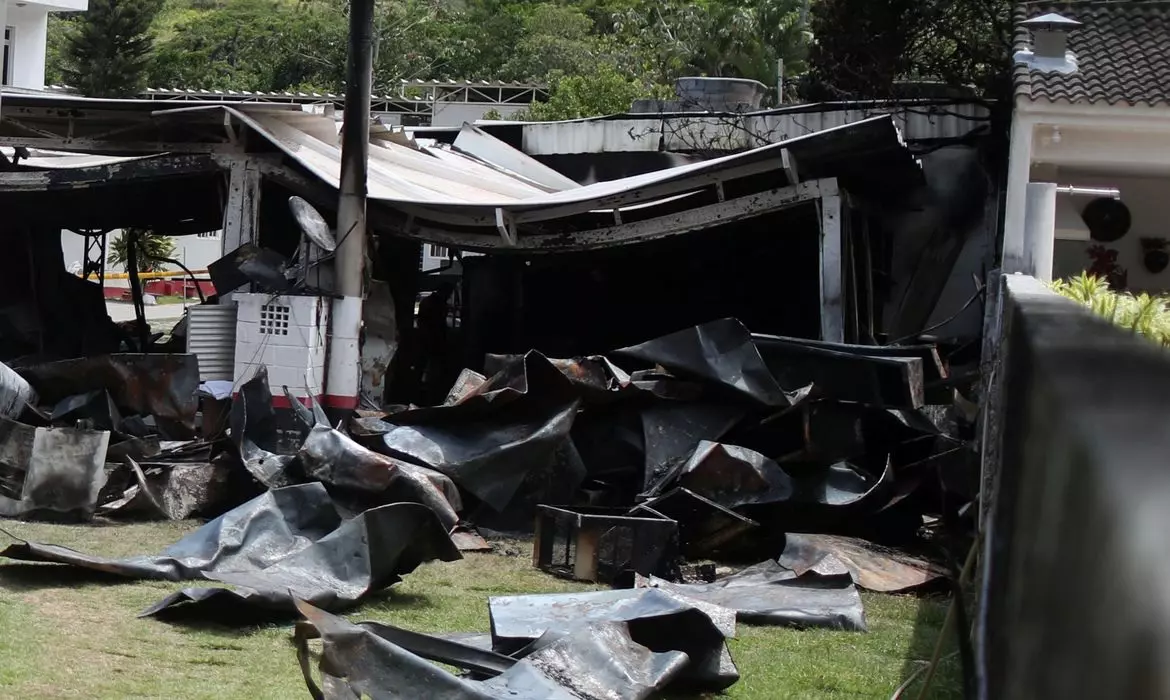 Justiça faz primeira audiência sobre incêndio no Ninho do Urubu